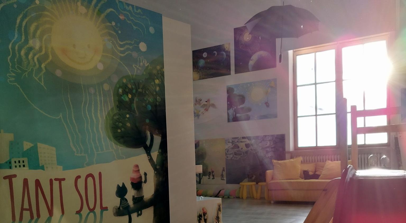 Bilden visar en del av utställningen Bilderbokens Möjligheter.