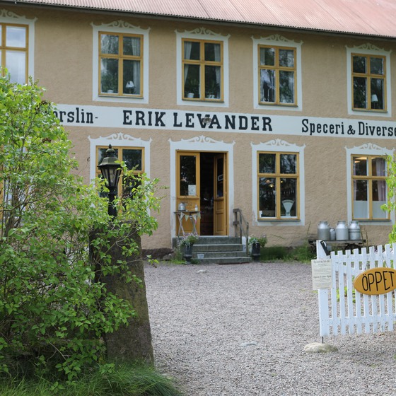 Entrén till Levanders lanthandel.