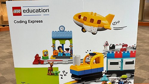 En förpackning med lego avsett för utbildning i kodning